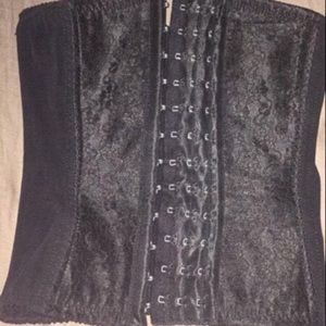Black waist trainer 🏋🏻‍♀️